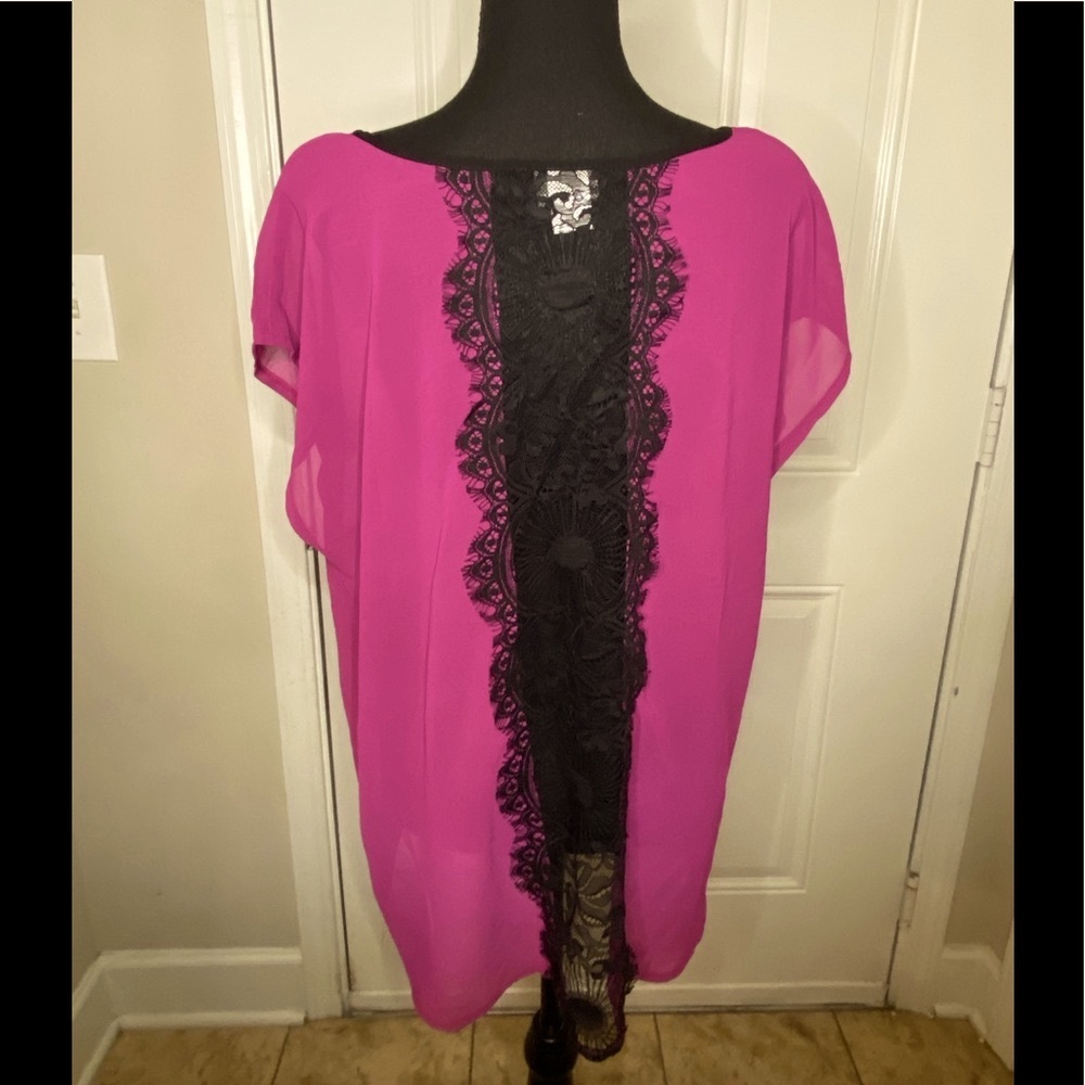 Woman’s 1x Dots top
